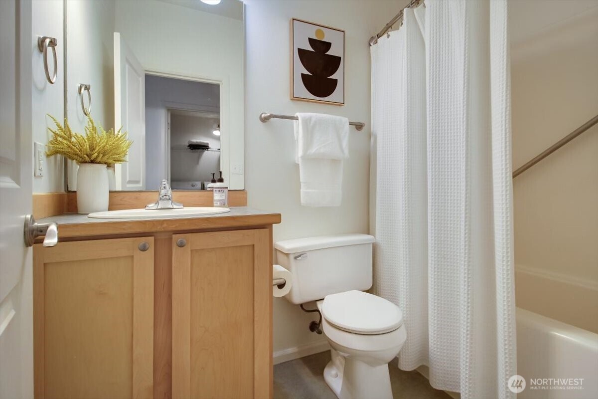 517 225th Lane NE #E102, Sammamish, WA 98074