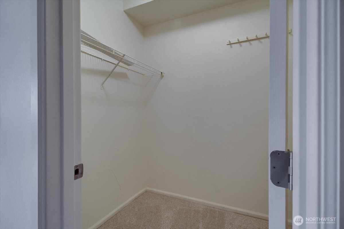 517 225th Lane NE #E102, Sammamish, WA 98074