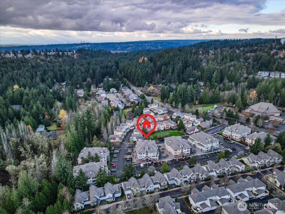517 225th Lane NE #E102, Sammamish, WA 98074