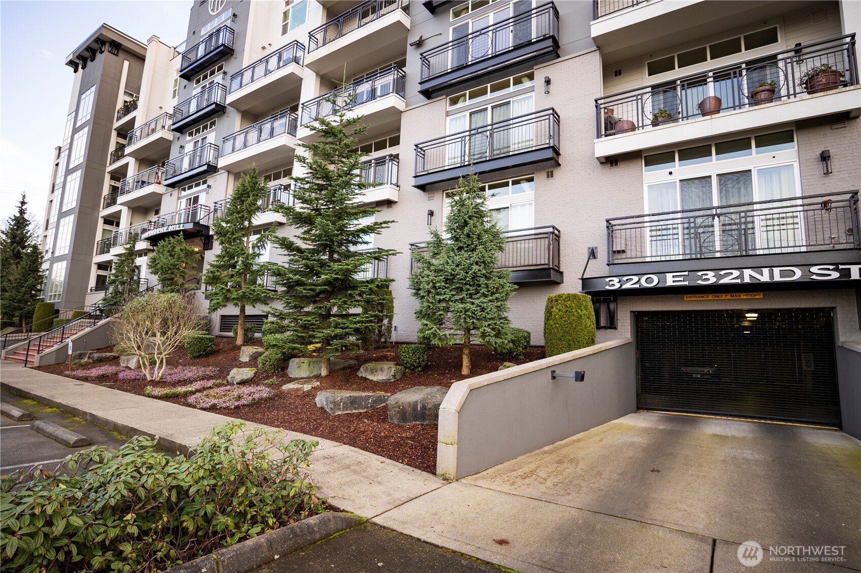 320 E 32nd Street #305, Tacoma, WA 98404
