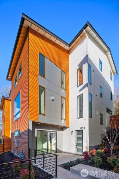 5252 23rd Avenue SW, Seattle, WA 98106