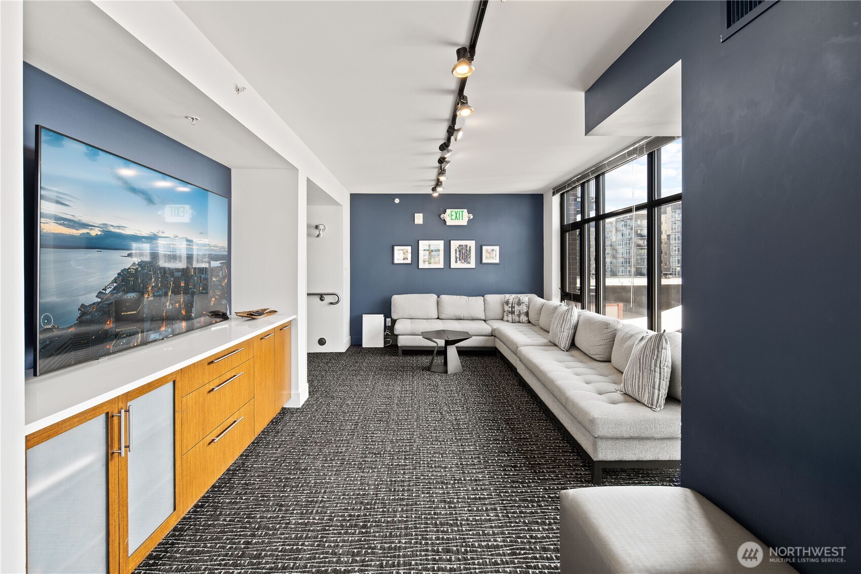 2911 2nd Avenue #810, Seattle, WA 98121