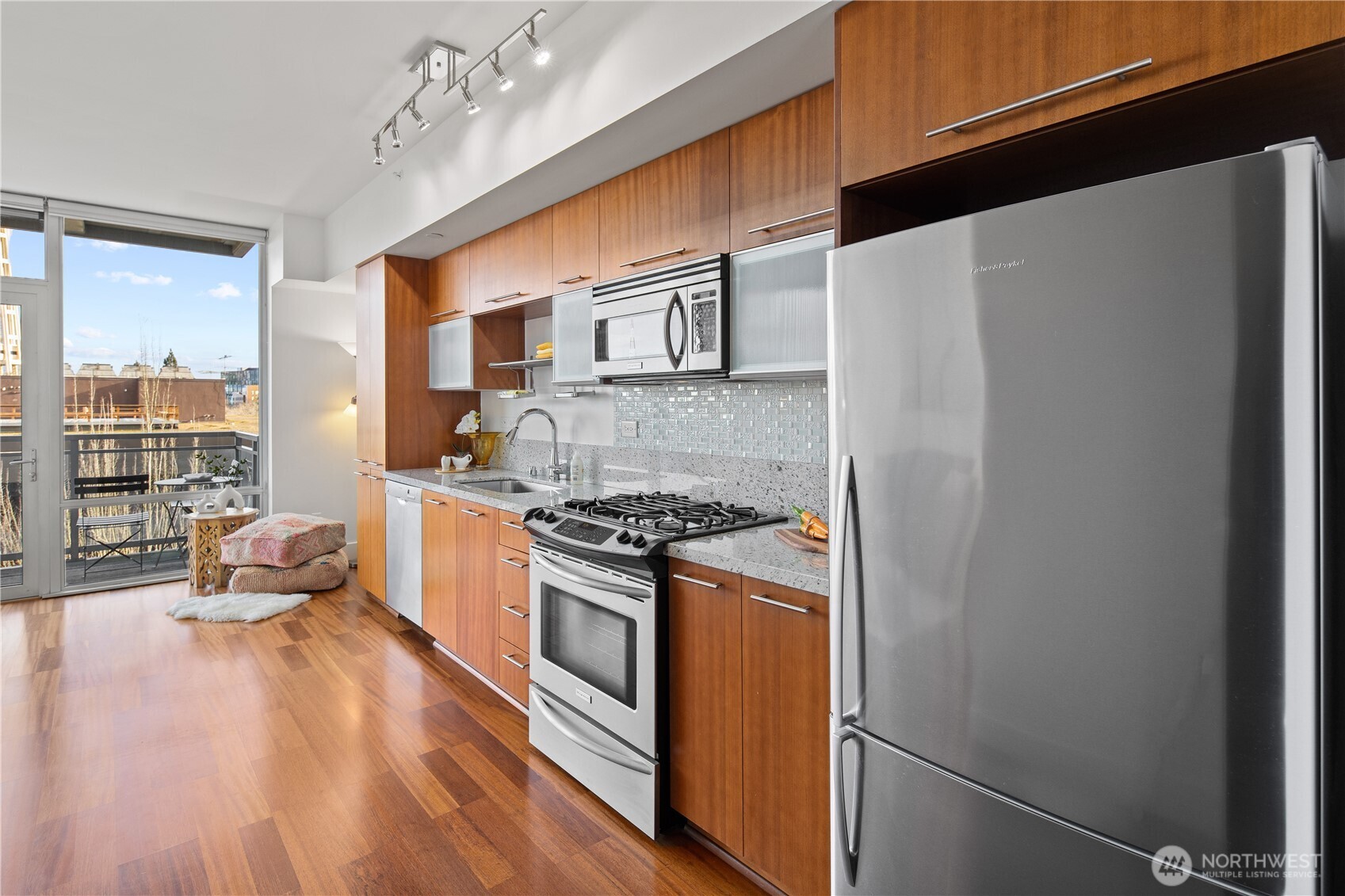 2911 2nd Avenue #810, Seattle, WA 98121