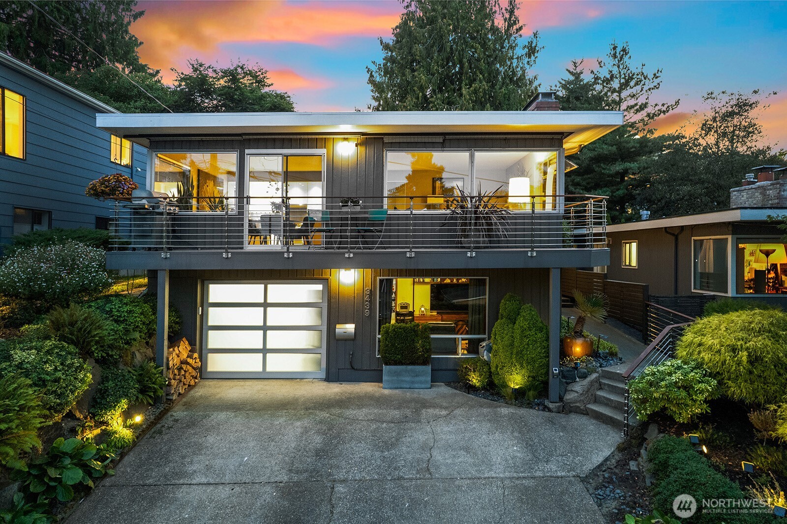 3439 24th Avenue W, Seattle, WA 98199