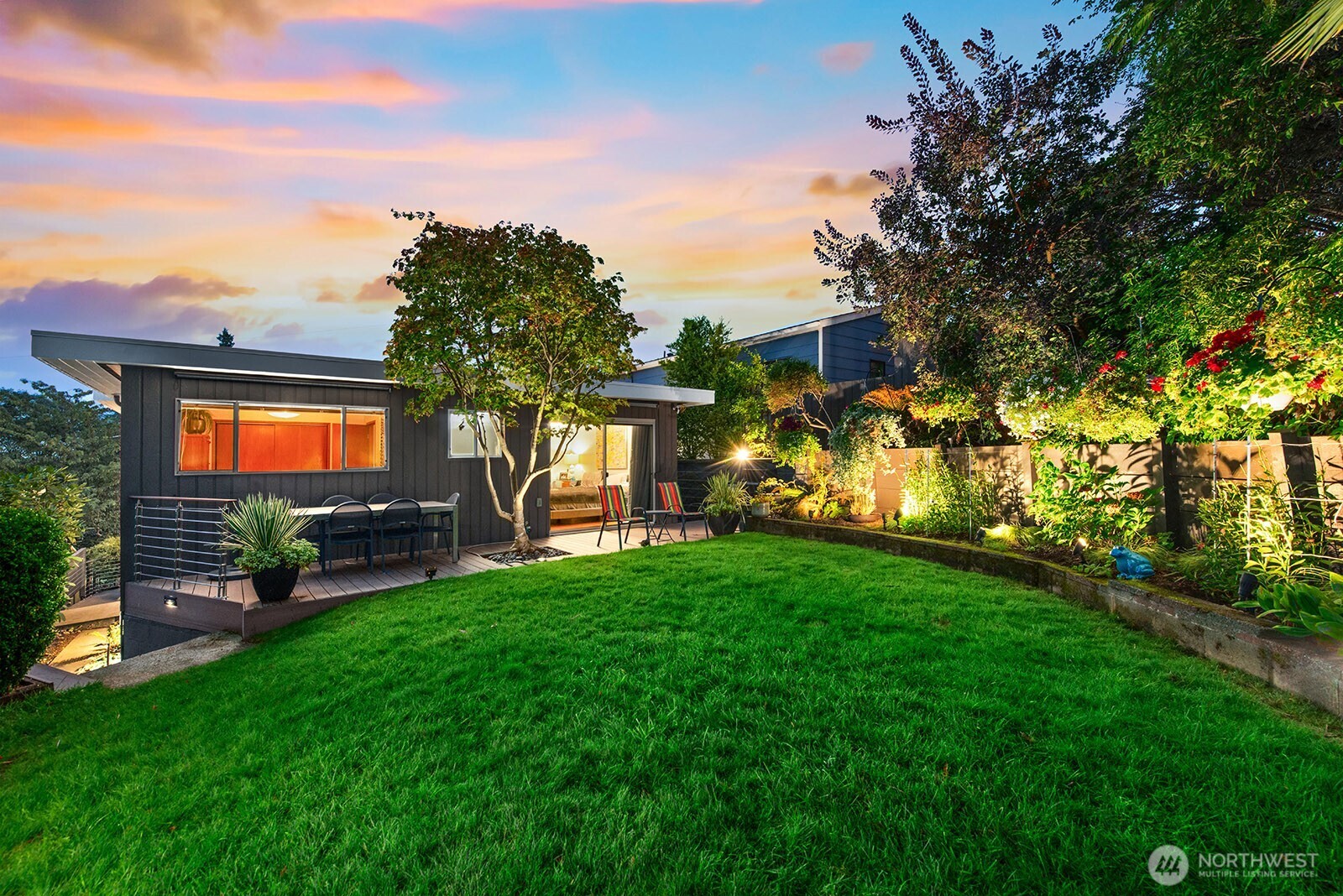 3439 24th Avenue W, Seattle, WA 98199