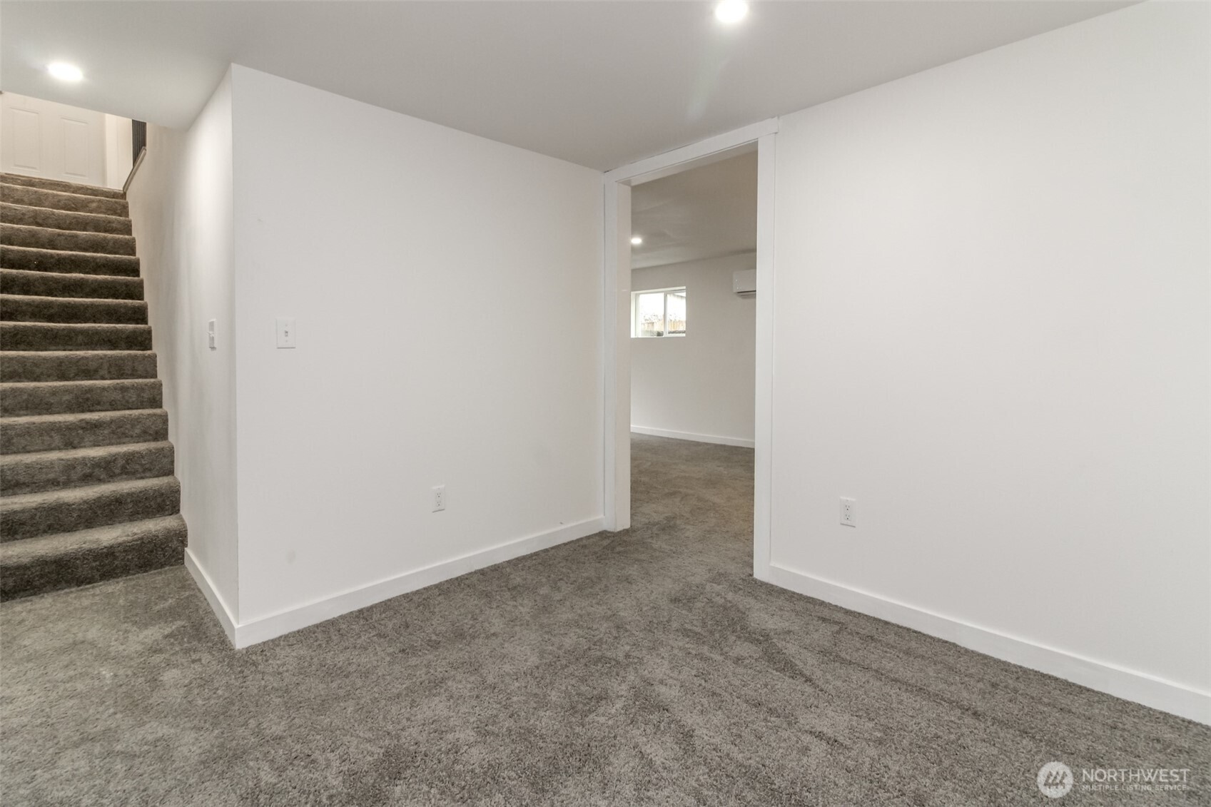 9613 S 240th Street , Kent, WA 98031