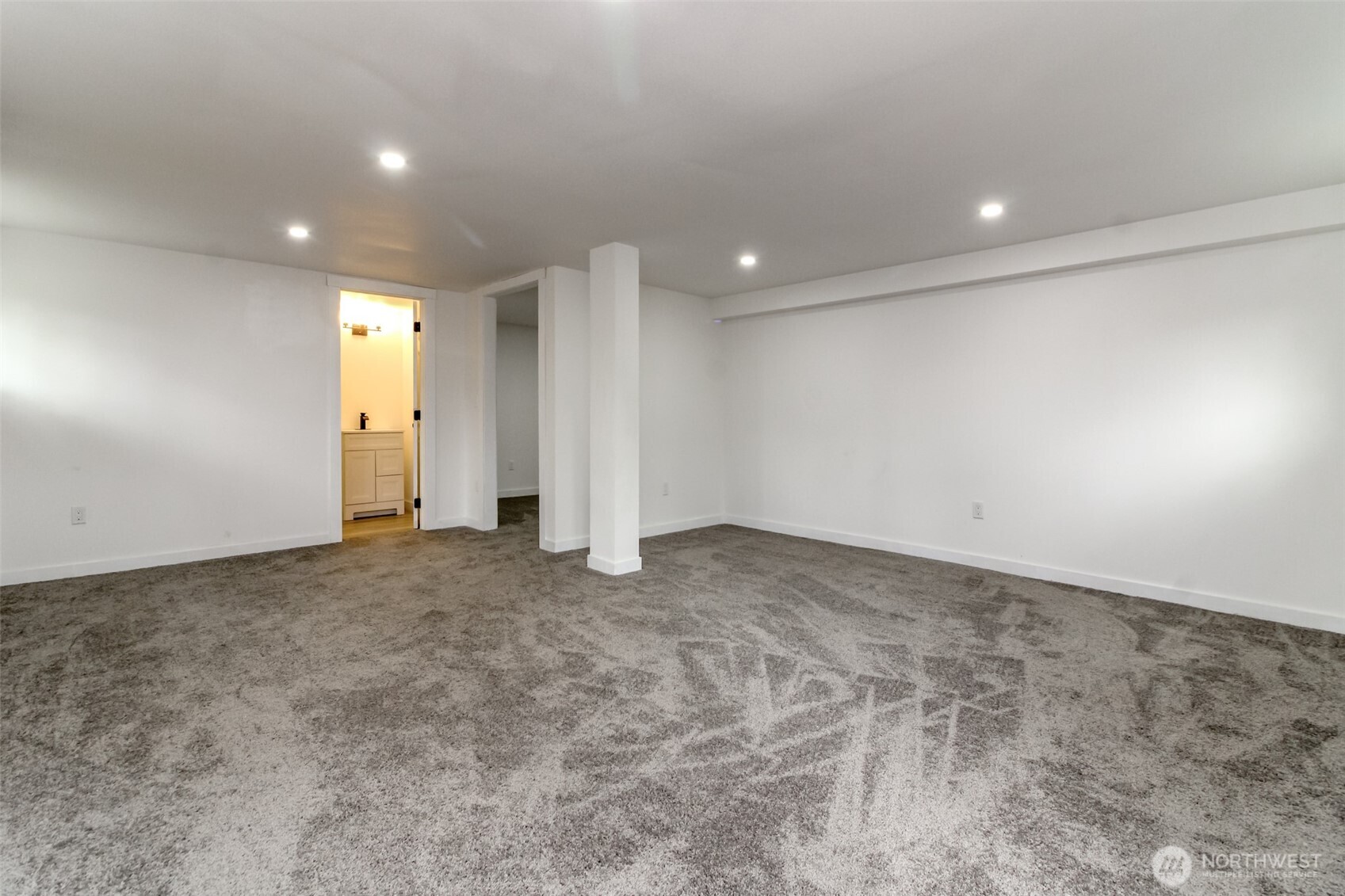 9613 S 240th Street , Kent, WA 98031