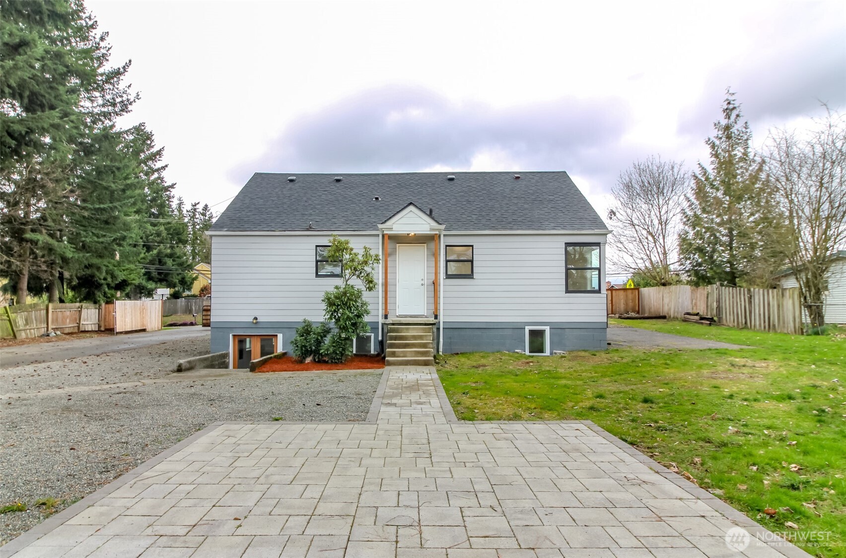 9613 S 240th Street , Kent, WA 98031