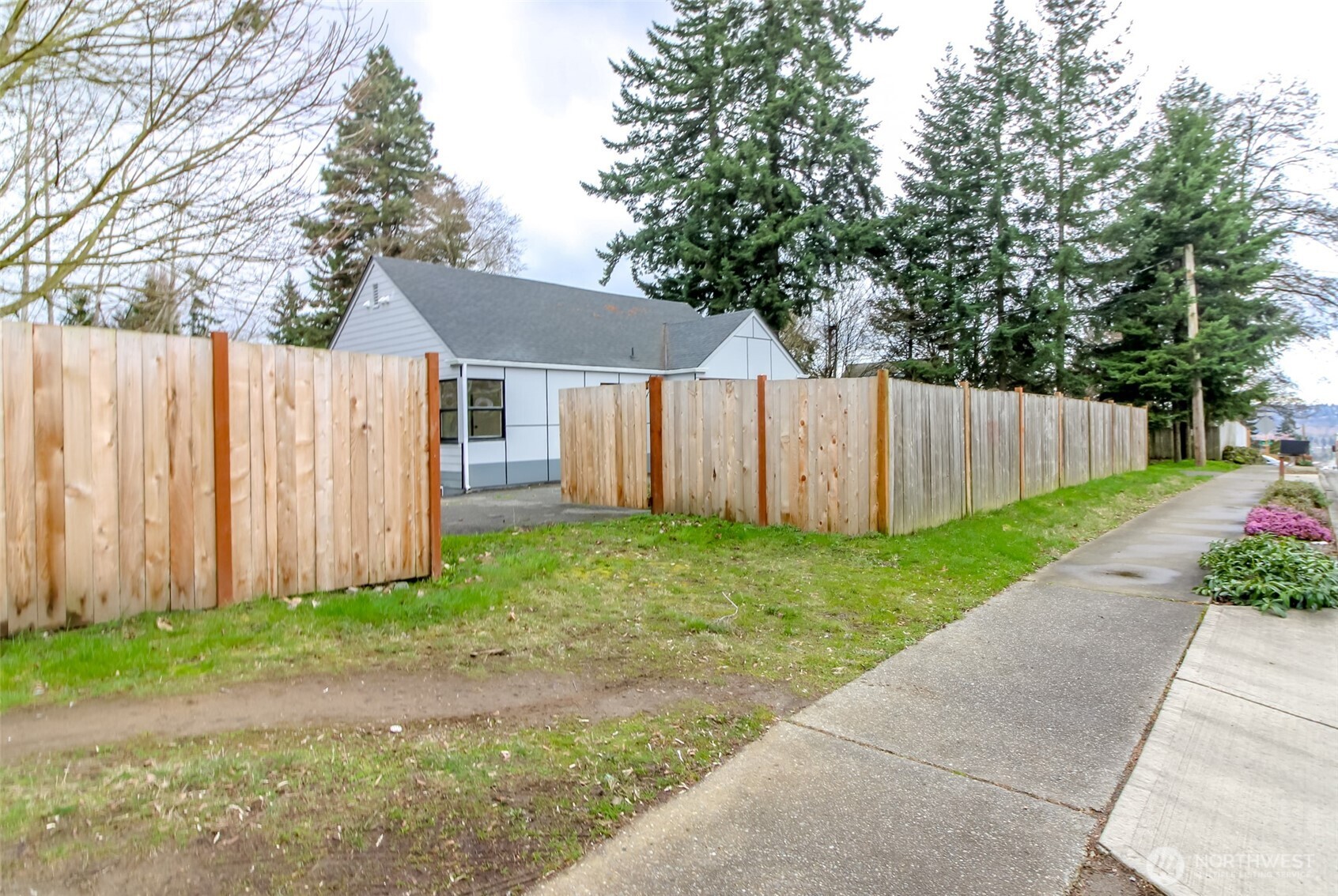 9613 S 240th Street , Kent, WA 98031