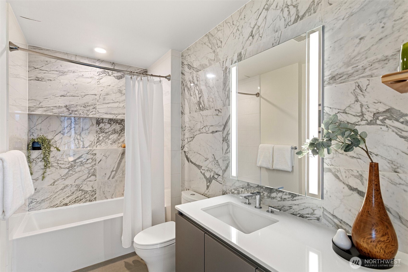 2510 6th Avenue #2504, Seattle, WA 98121