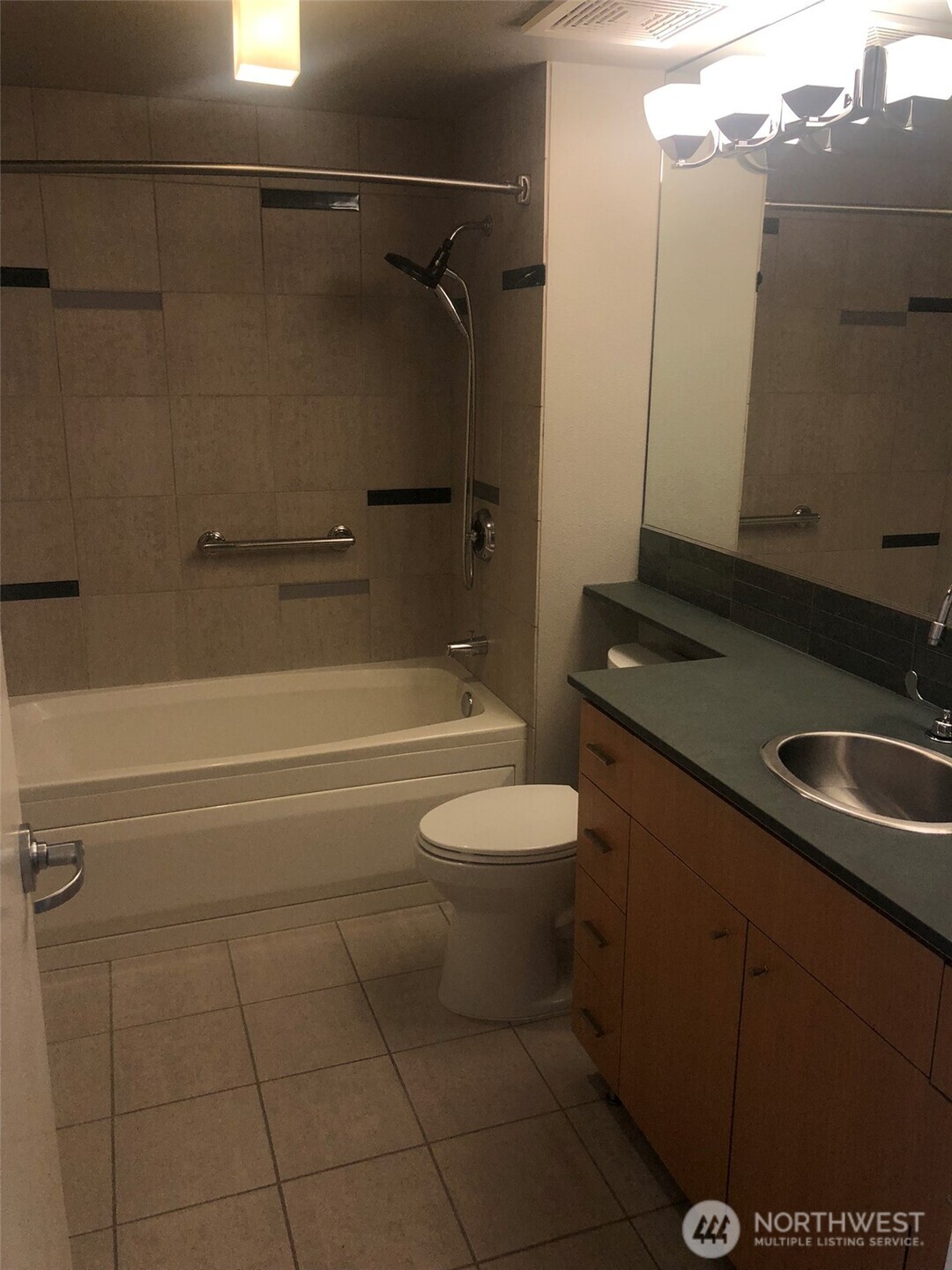 17 W Mercer Street #219, Seattle, WA 98119