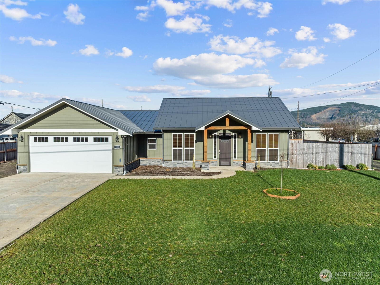 111 1st E , South Bend, WA 99586