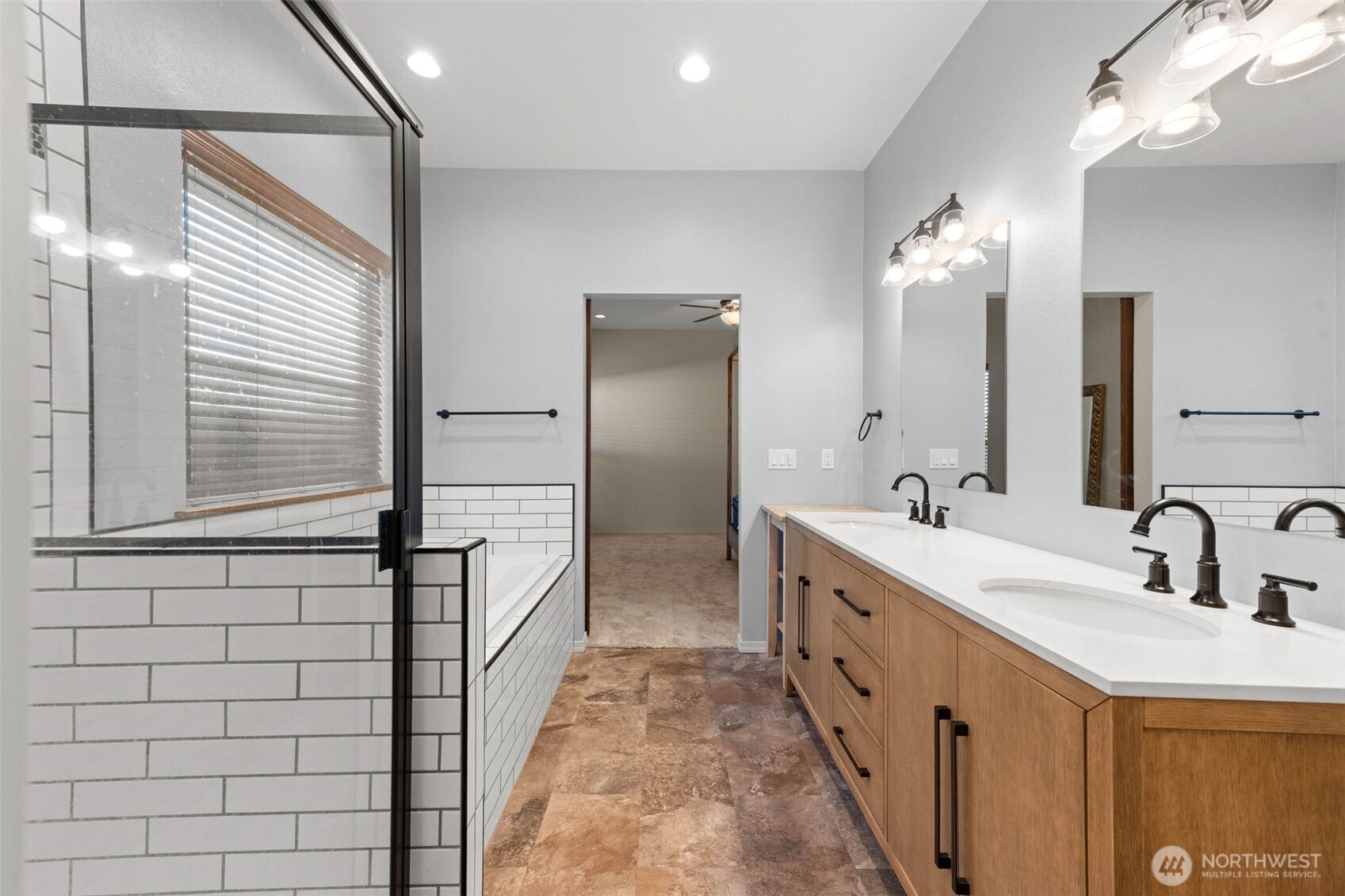 111 1st E , South Bend, WA 99586