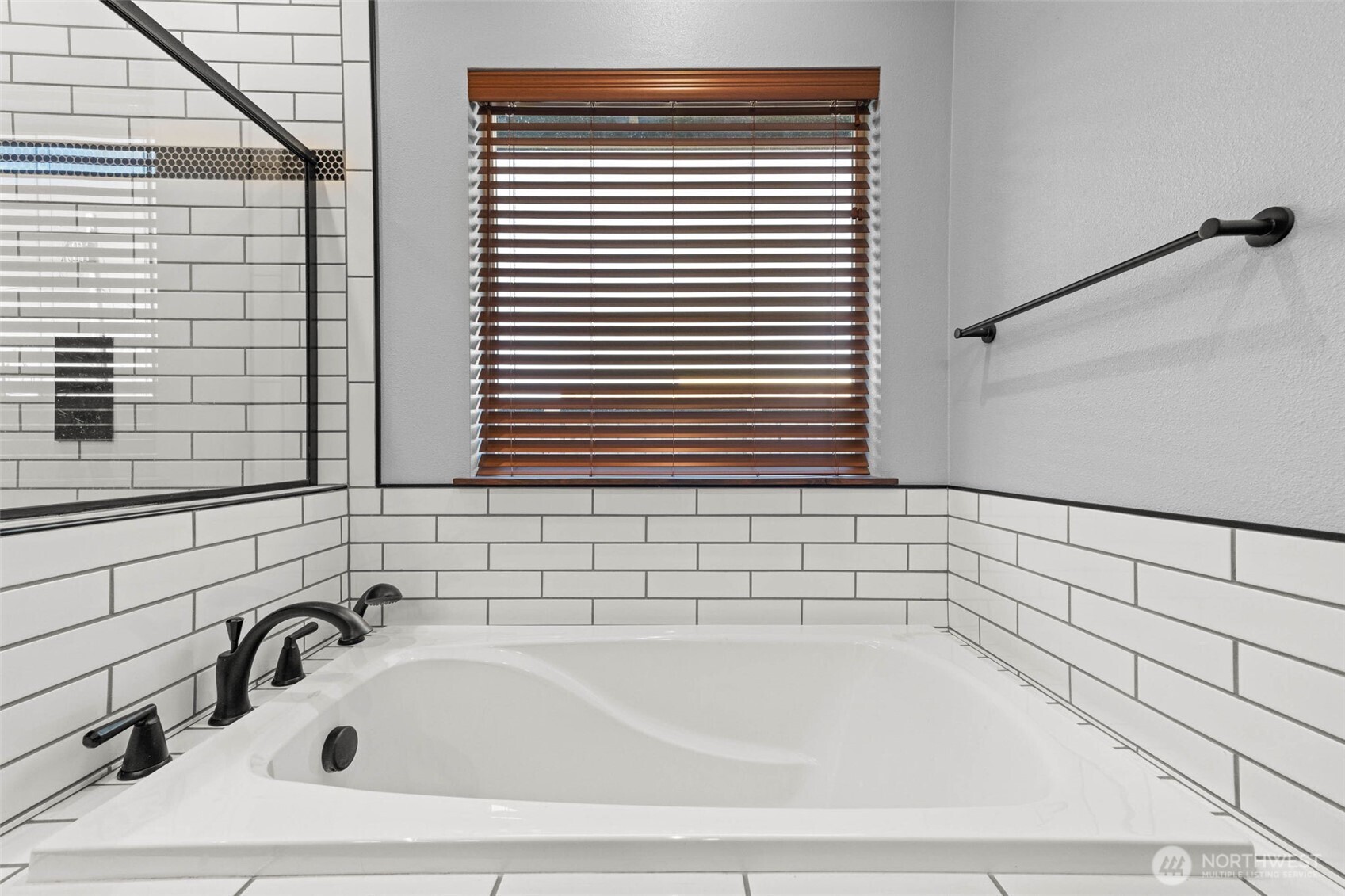 111 1st E , South Bend, WA 99586