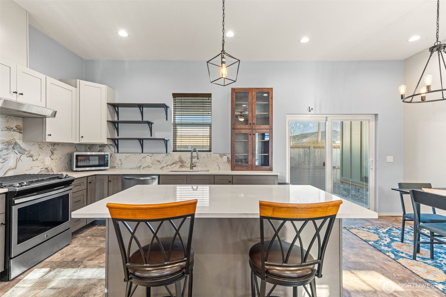 111 1st E , South Bend, WA 99586