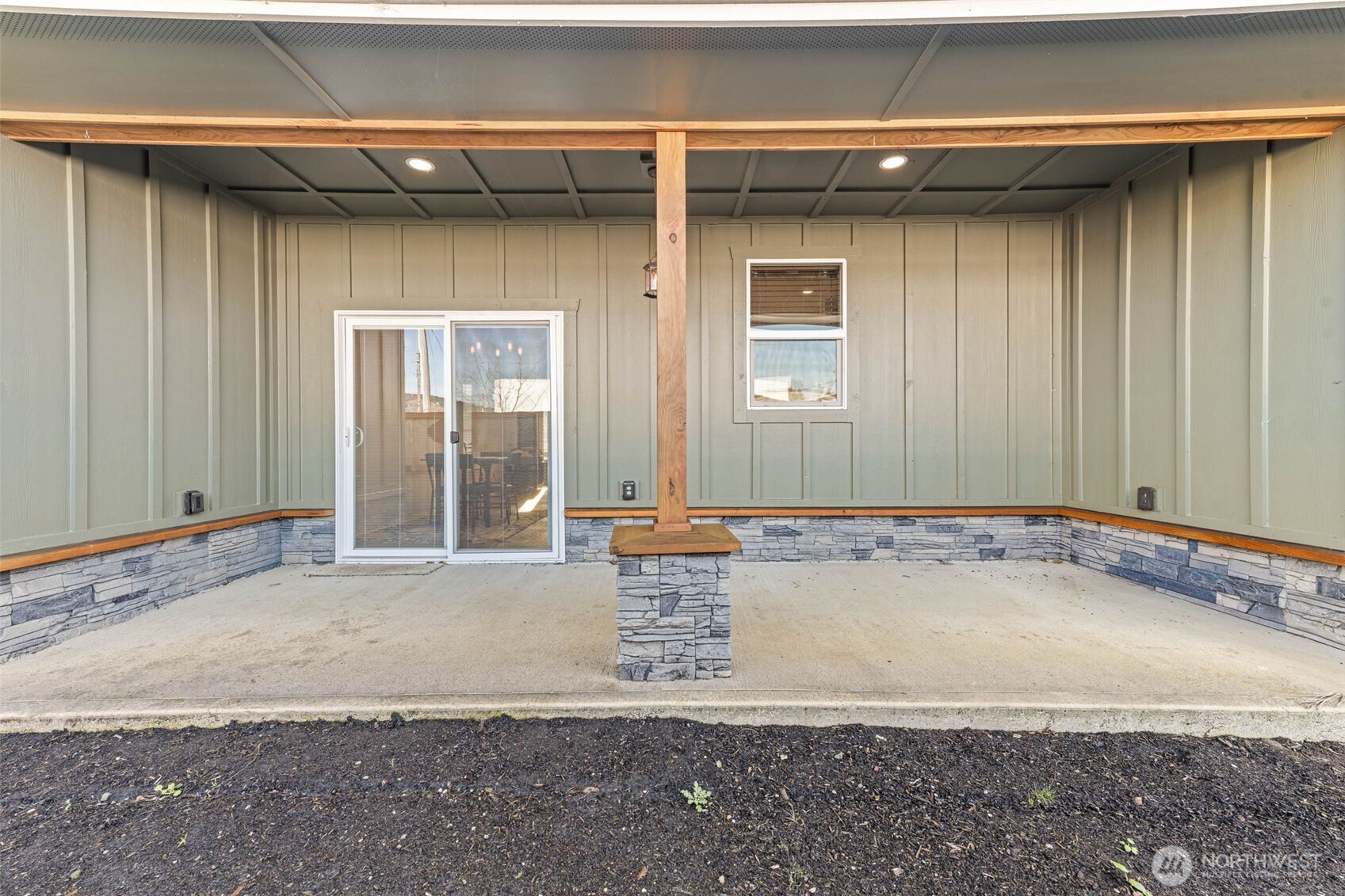 111 1st E , South Bend, WA 99586