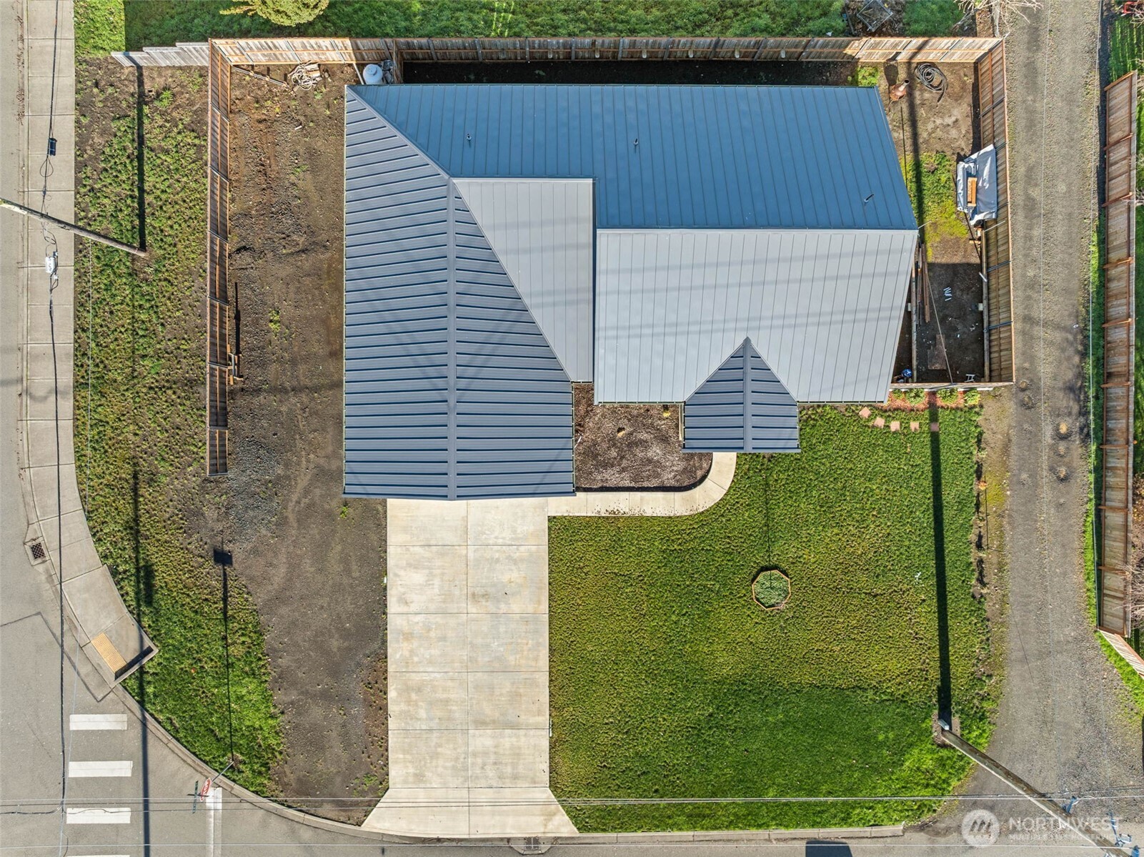 111 1st E , South Bend, WA 99586