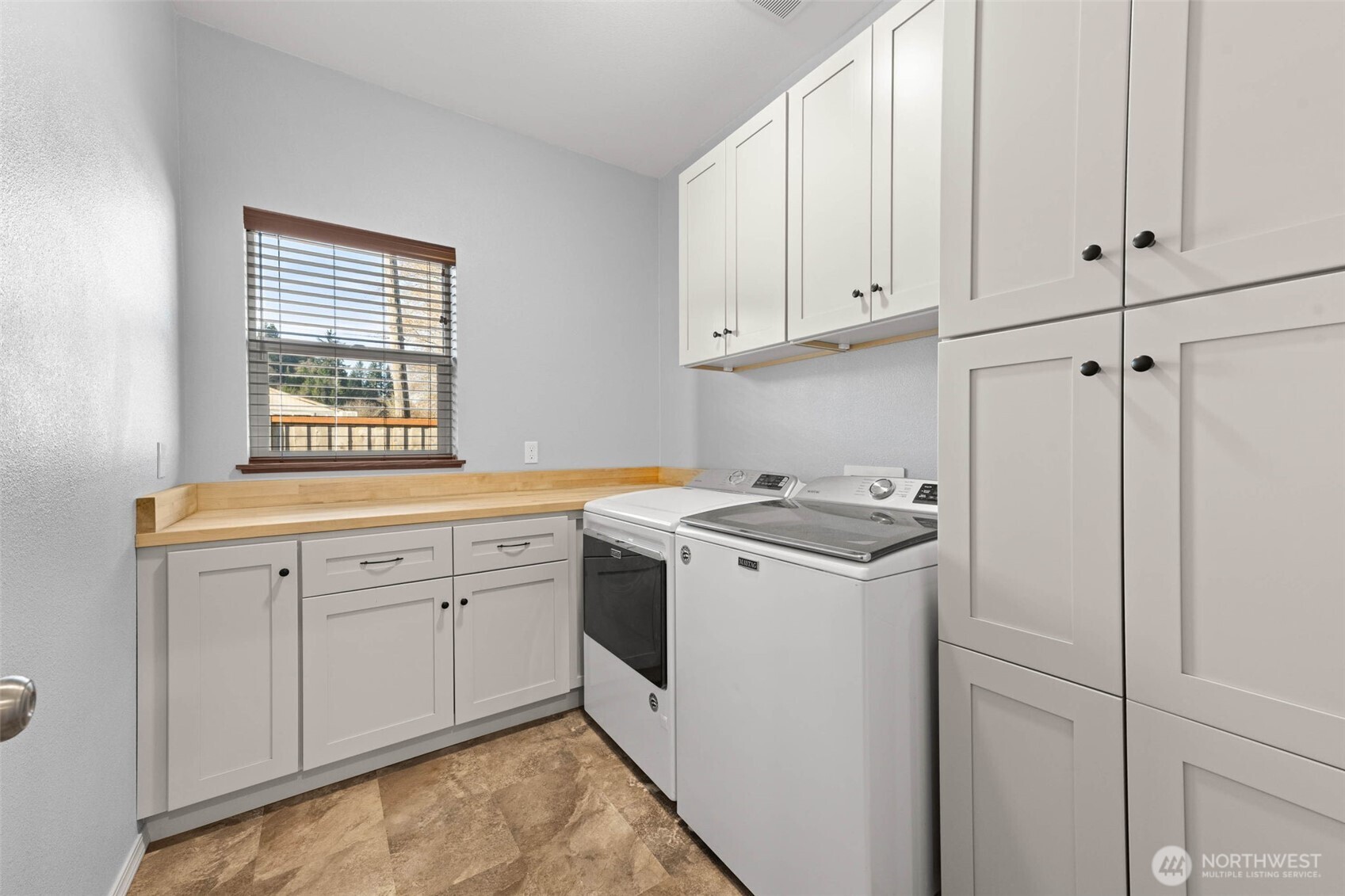 111 1st E , South Bend, WA 99586