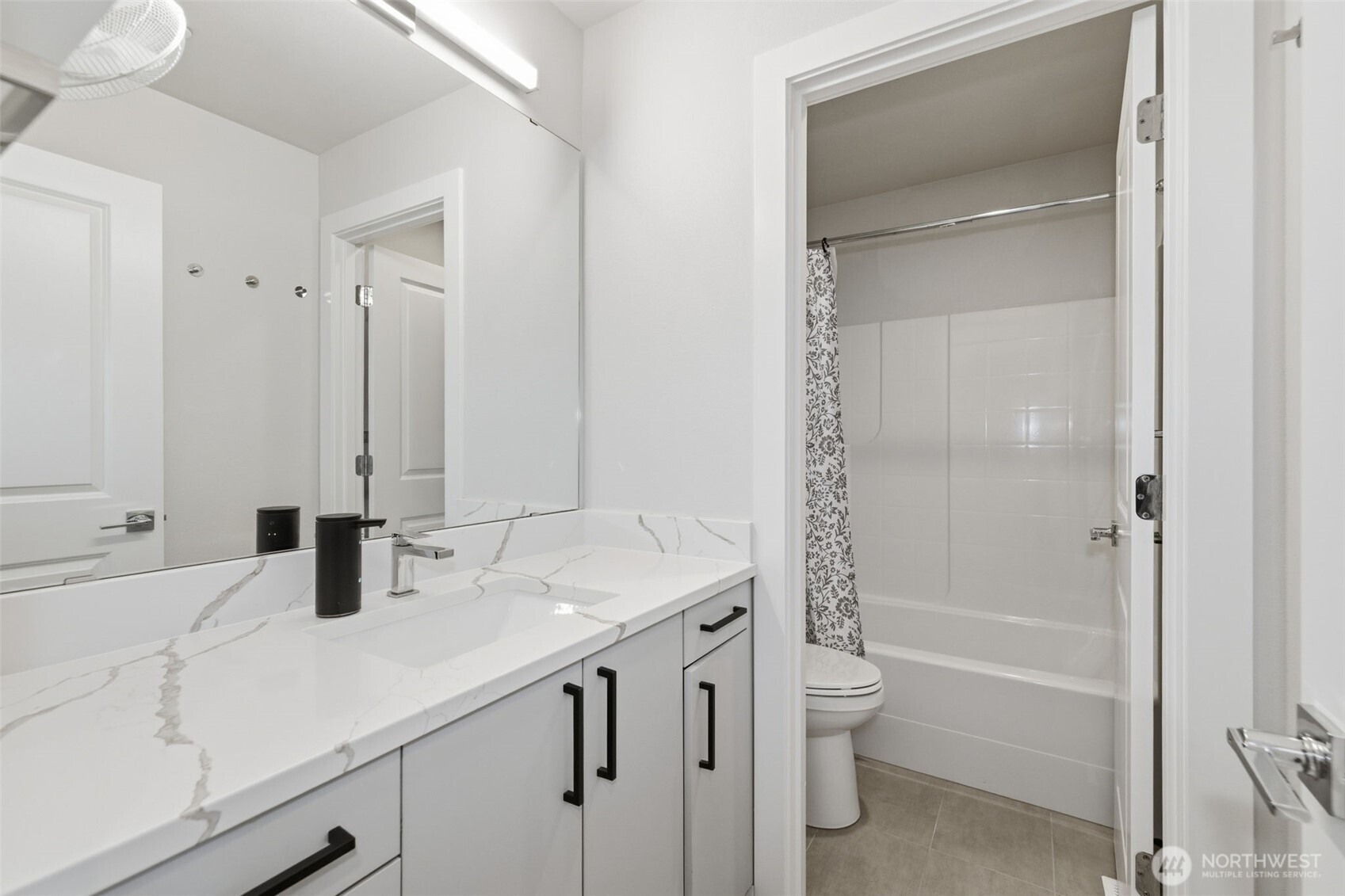 806 164th Street SW #B3, Lynnwood, WA 98037