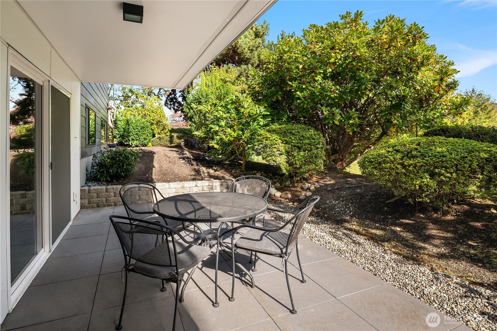 2501 Canterbury Ln E #106, Seattle, WA 98112-3820