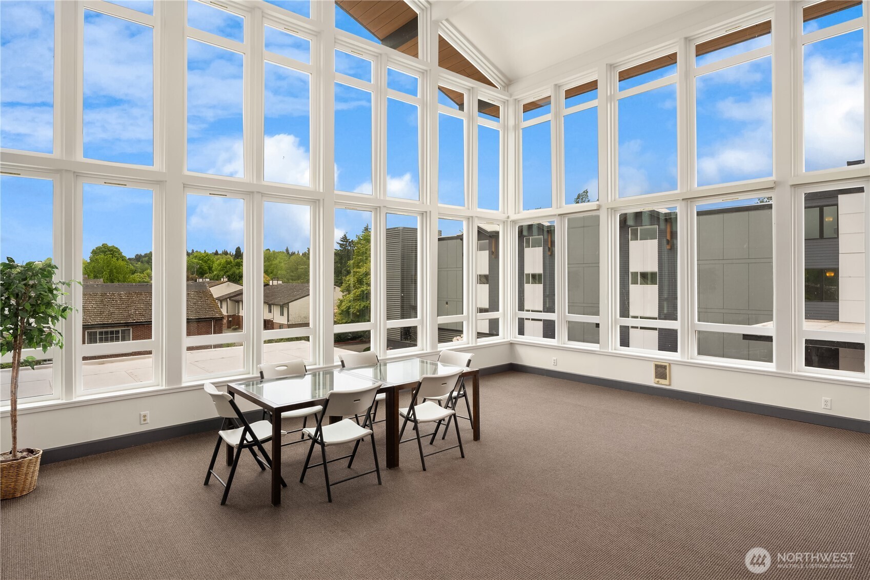 2501 Canterbury Ln E #106, Seattle, WA 98112-3820