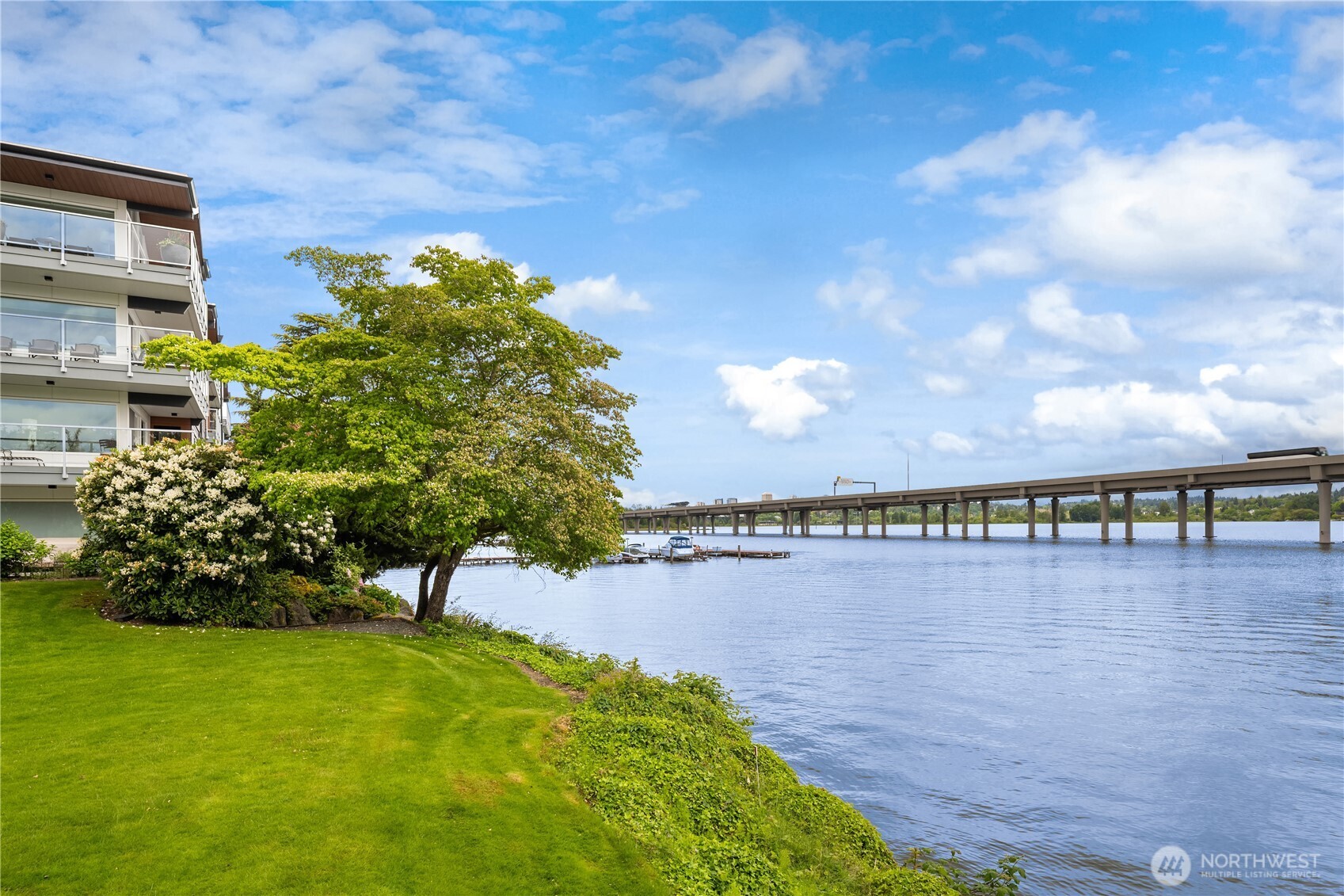 2501 Canterbury Ln E #106, Seattle, WA 98112-3820