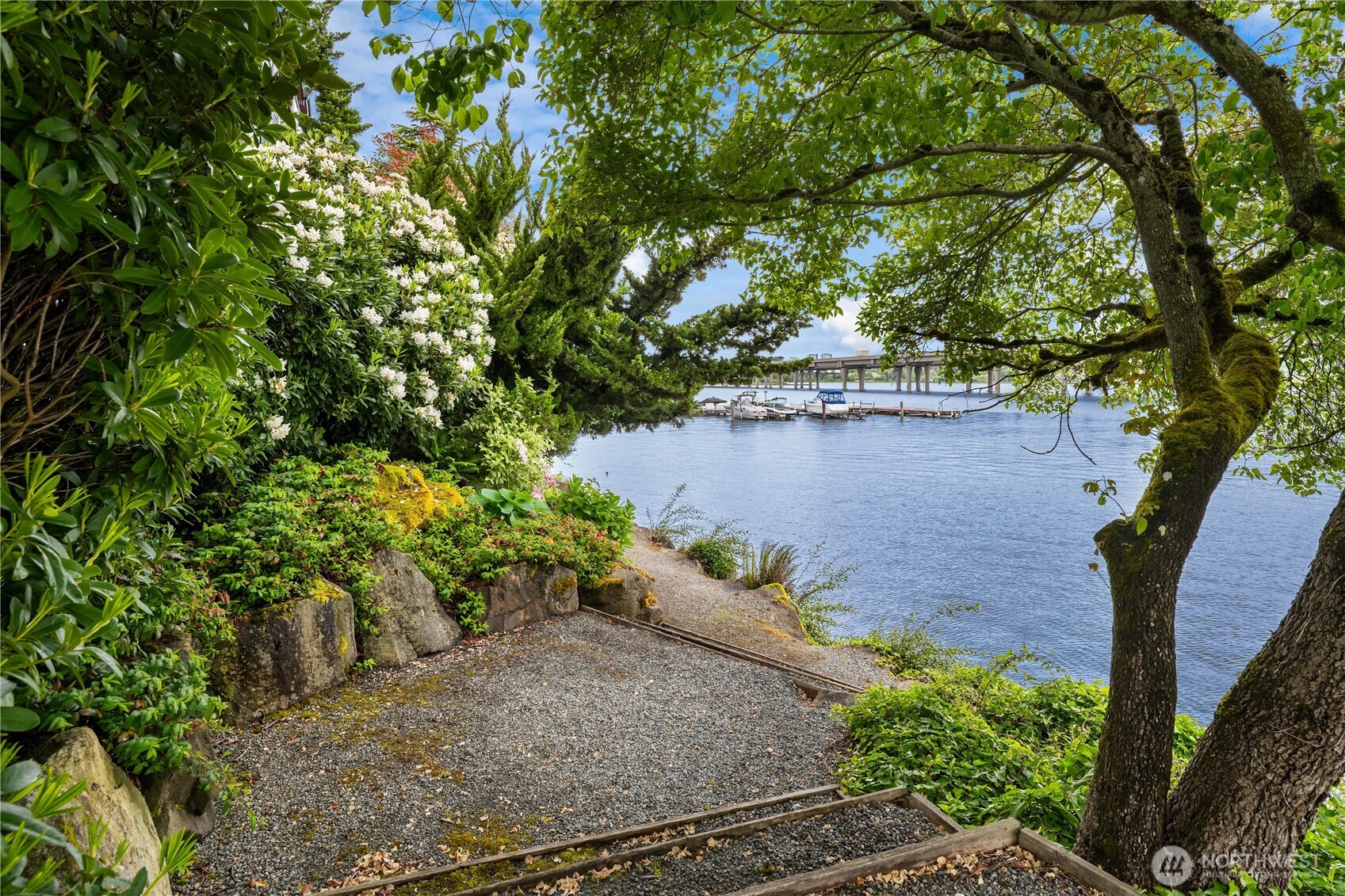 2501 Canterbury Ln E #106, Seattle, WA 98112-3820