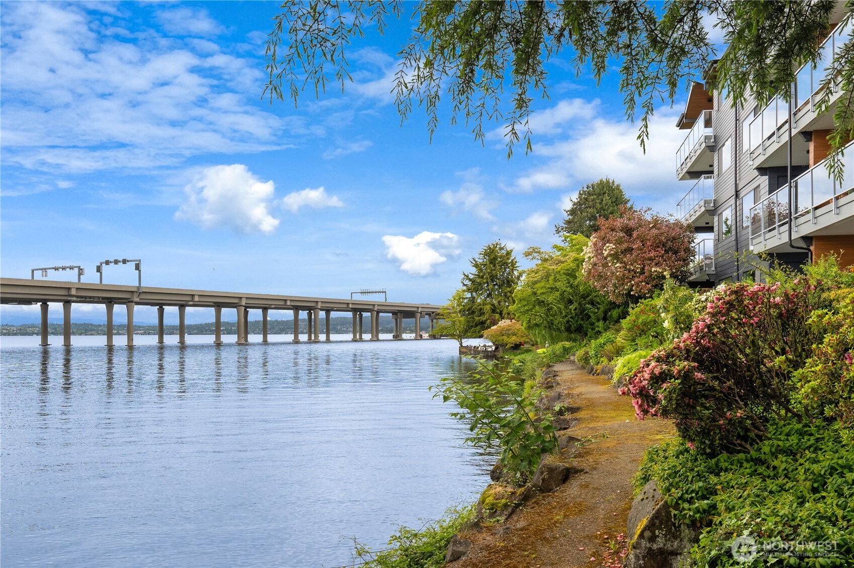 2501 Canterbury Ln E #106, Seattle, WA 98112-3820