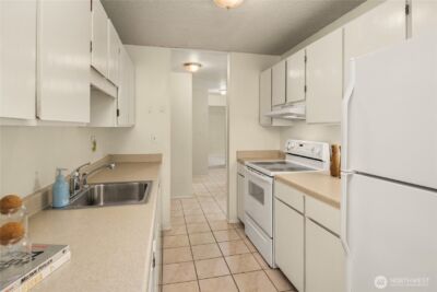 2501 Canterbury Ln E #106, Seattle, WA 98112-3820 - Photo 5