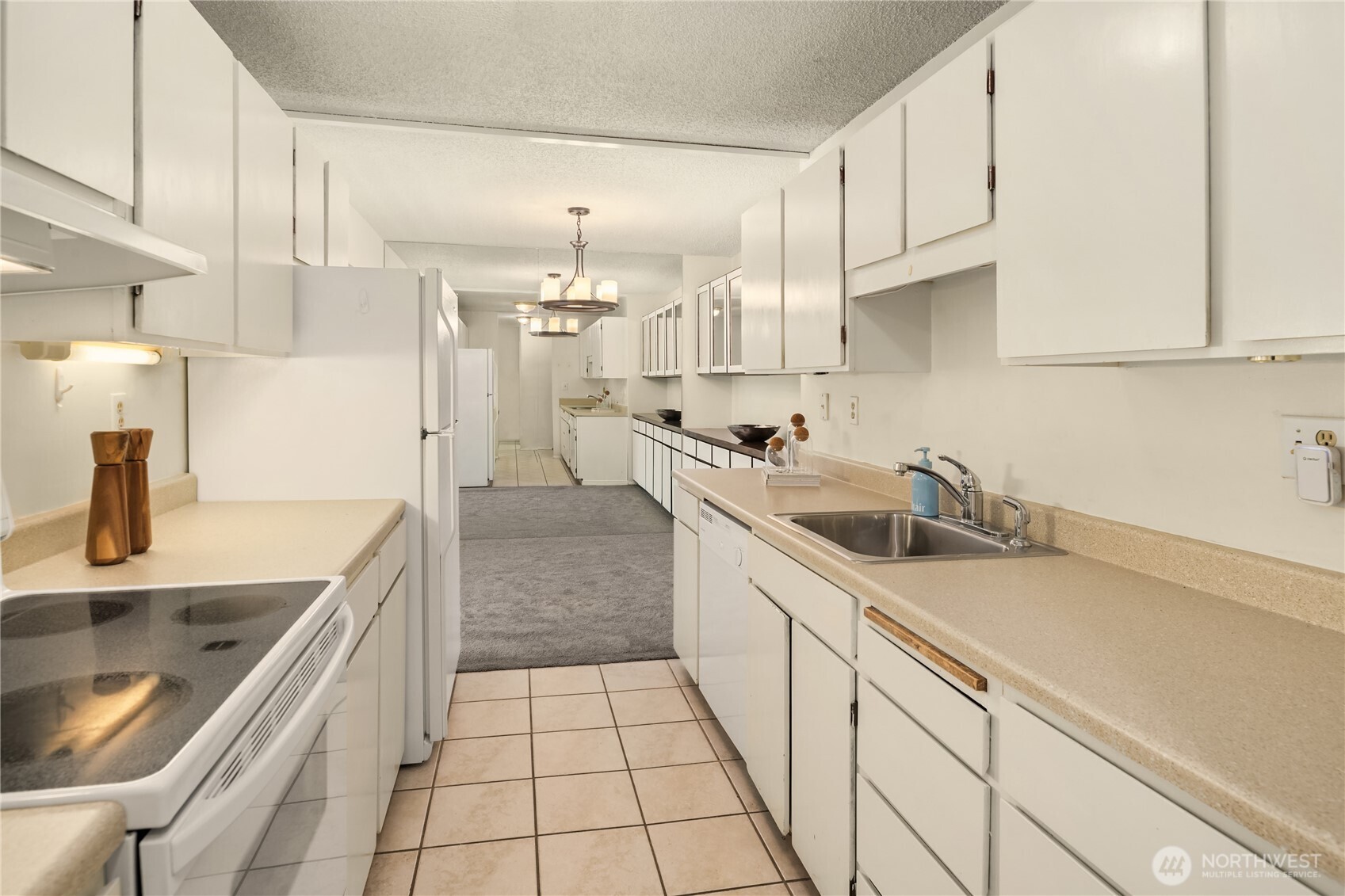 2501 Canterbury Ln E #106, Seattle, WA 98112-3820