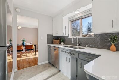 11537 Corliss Avenue N, Seattle, WA 98133-8534 - Photo 12