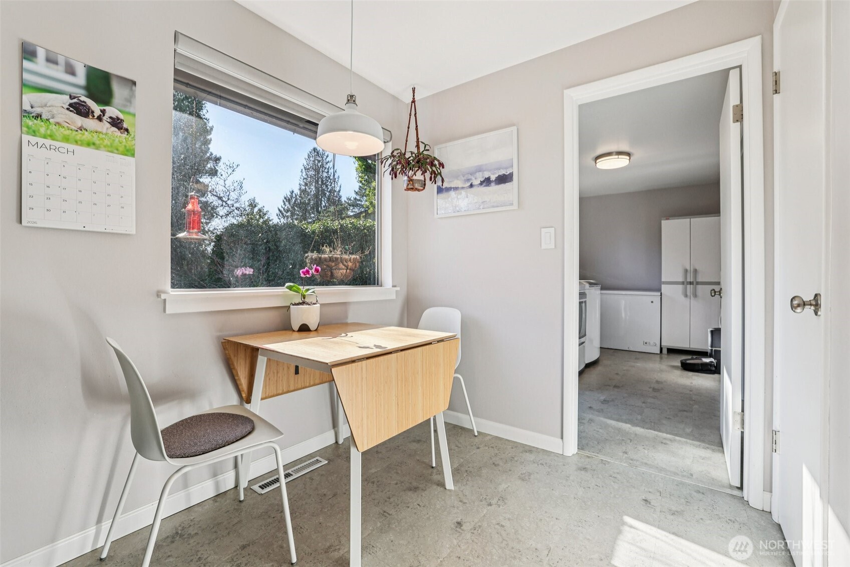 11537 Corliss Avenue N, Seattle, WA 98133-8534