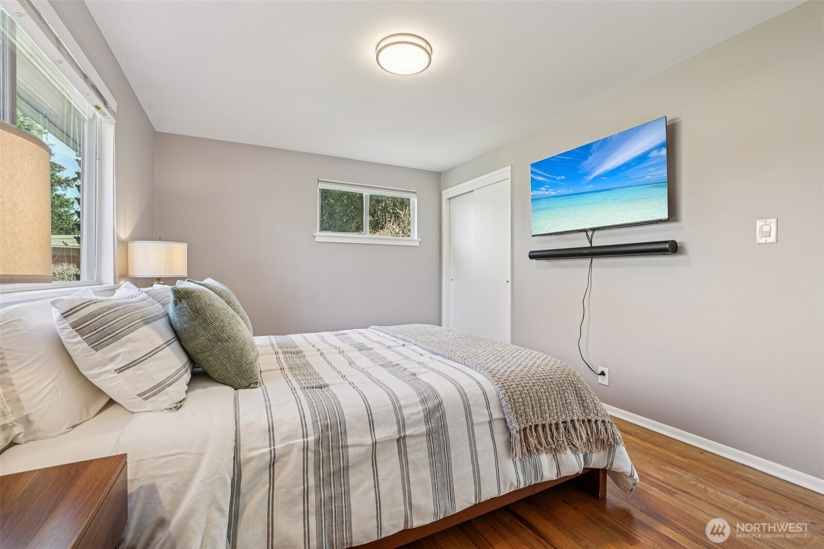 11537 Corliss Avenue N, Seattle, WA 98133-8534