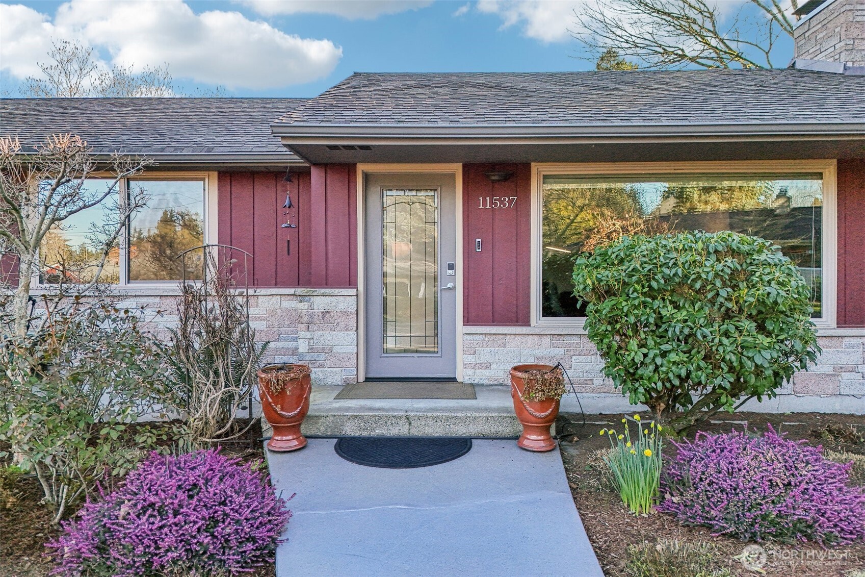 11537 Corliss Avenue N, Seattle, WA 98133-8534