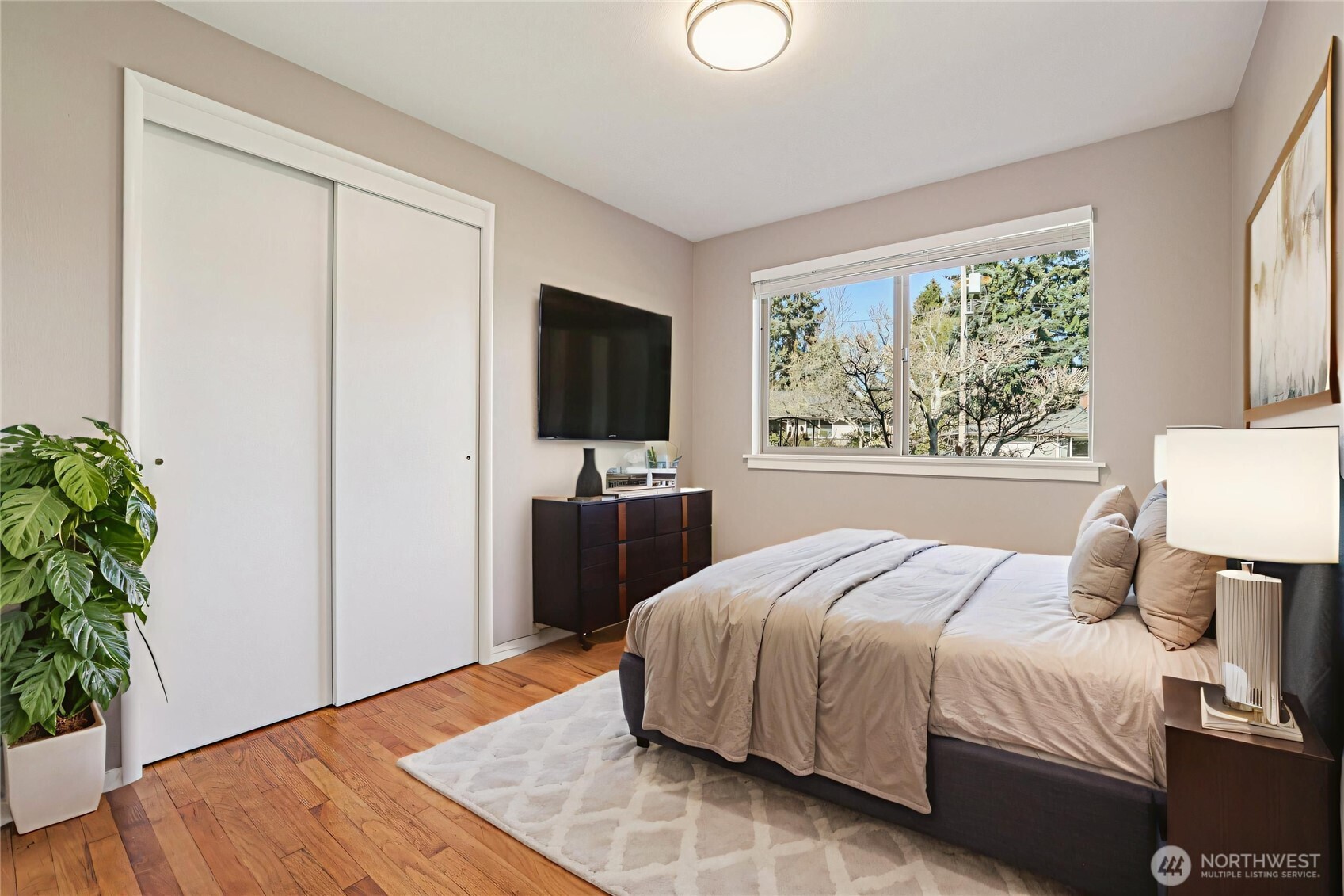 11537 Corliss Avenue N, Seattle, WA 98133-8534