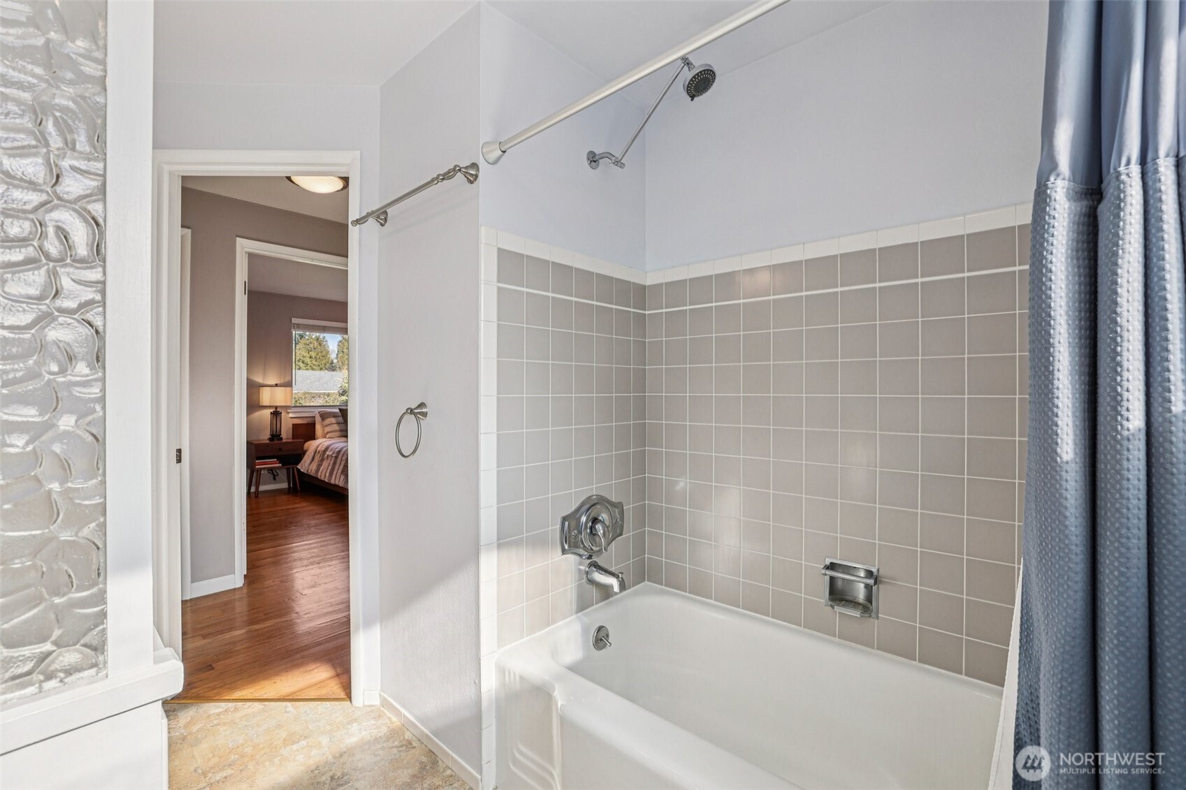 11537 Corliss Avenue N, Seattle, WA 98133-8534