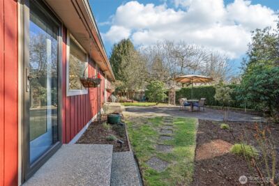 11537 Corliss Avenue N, Seattle, WA 98133-8534 - Photo 27