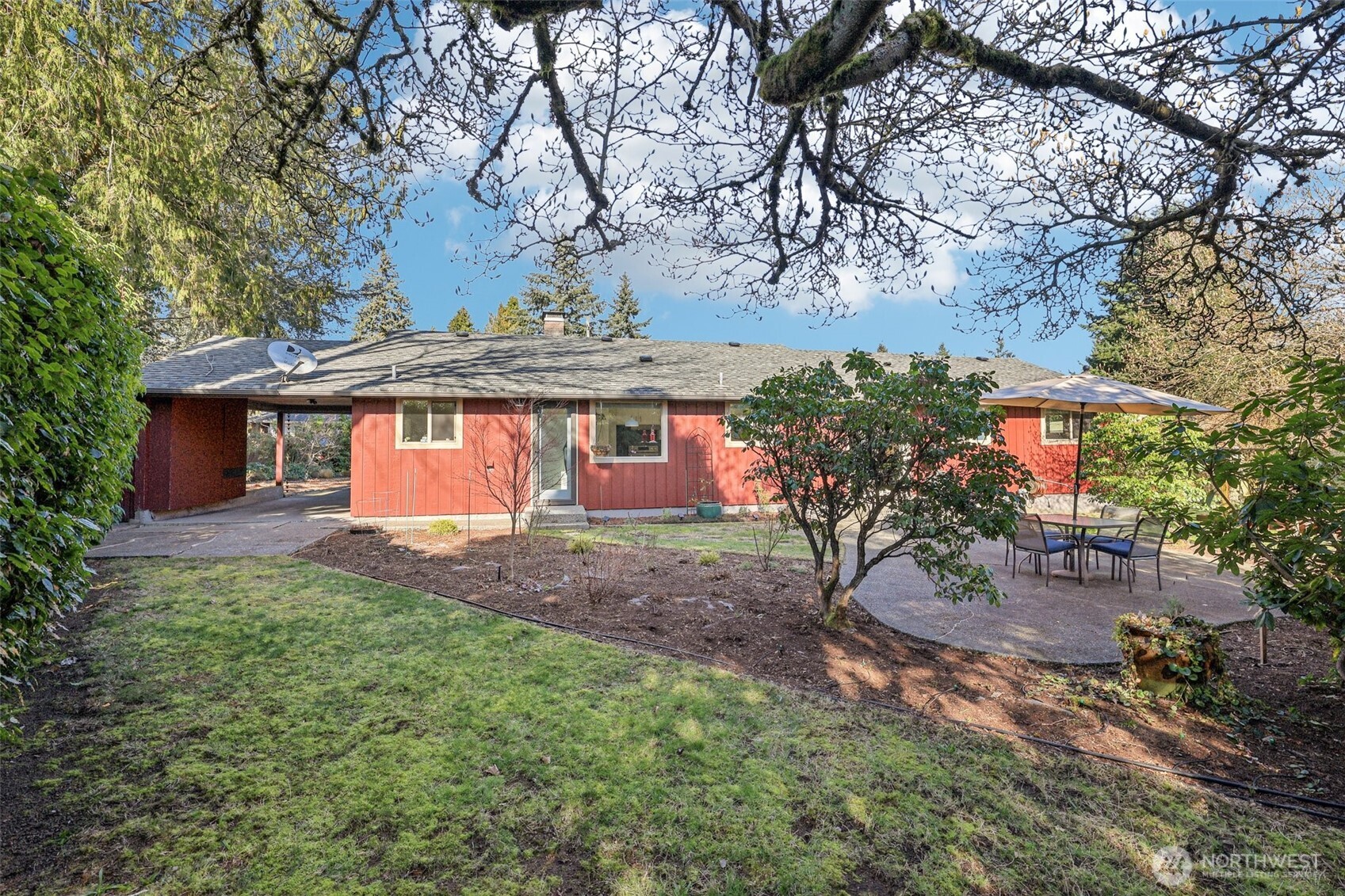 11537 Corliss Avenue N, Seattle, WA 98133-8534