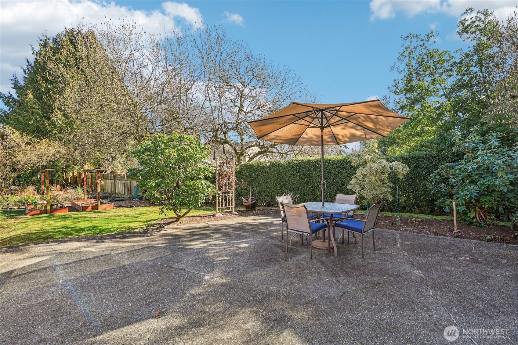 11537 Corliss Avenue N, Seattle, WA 98133-8534