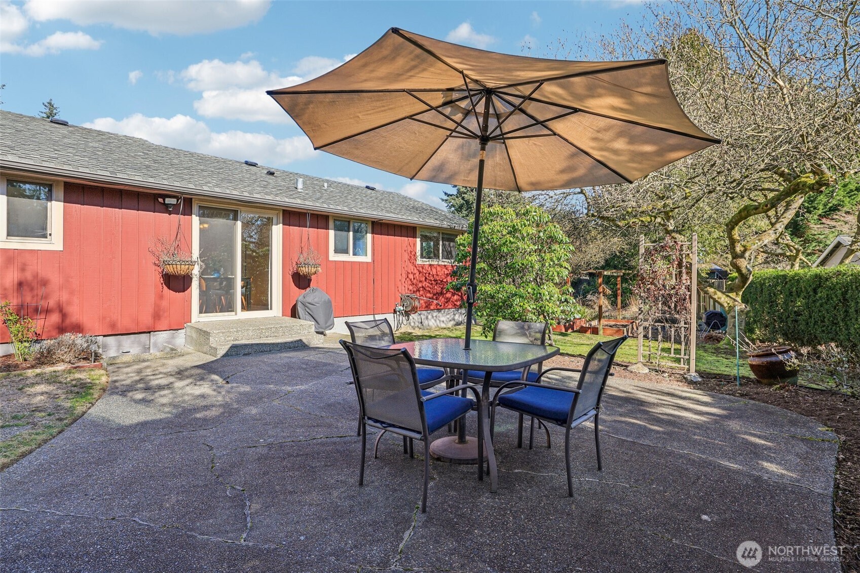 11537 Corliss Avenue N, Seattle, WA 98133-8534