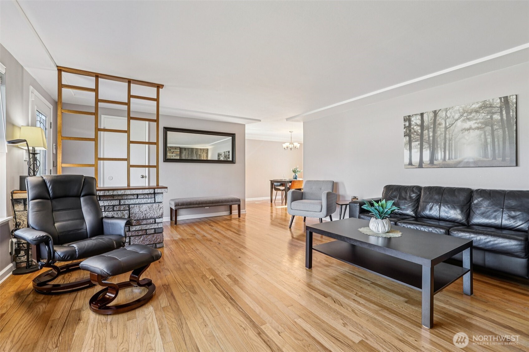 11537 Corliss Avenue N, Seattle, WA 98133-8534