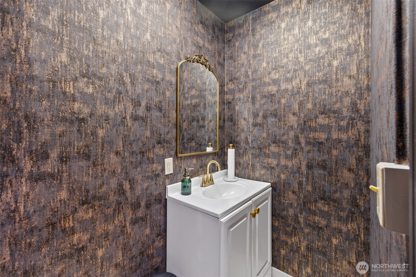 126 W First Street , Port Angeles, WA 98362