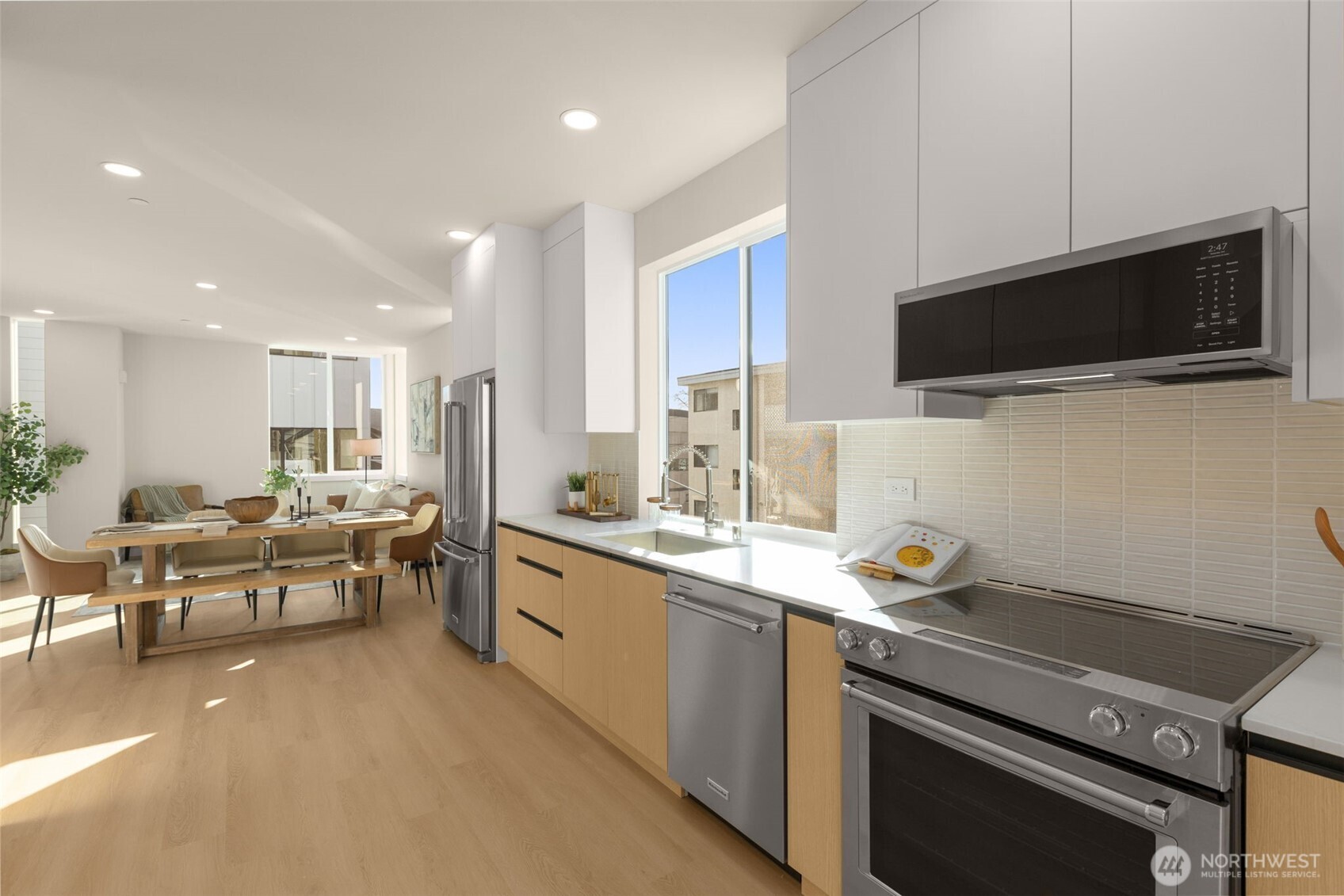 1014 B NE 70th Street , Seattle, WA 98115