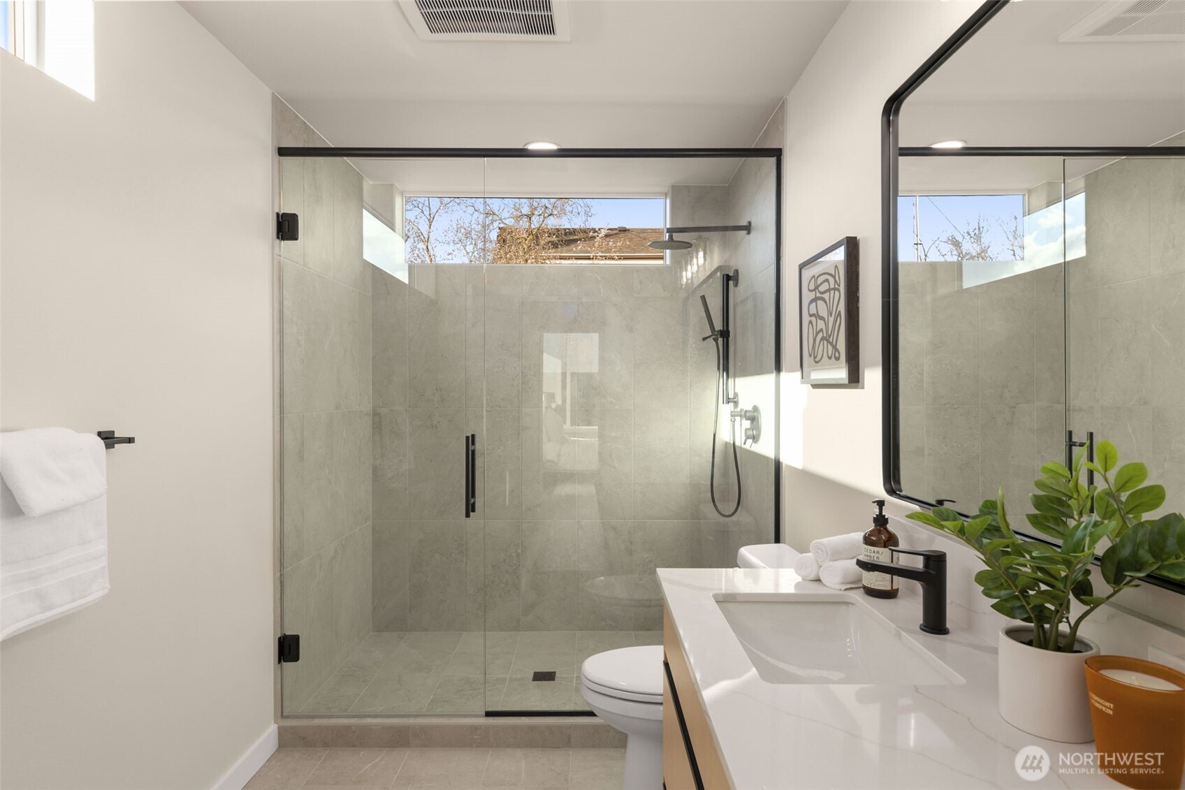 1014 B NE 70th Street , Seattle, WA 98115