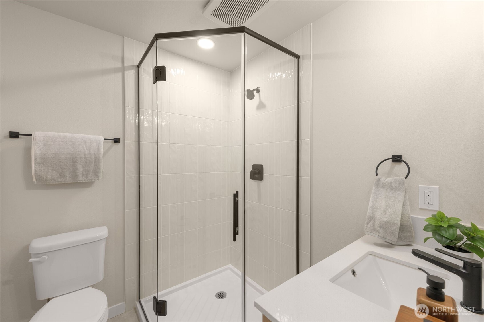 1014 B NE 70th Street , Seattle, WA 98115