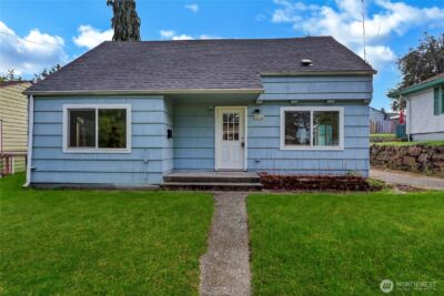 12034 68th Avenue S, Seattle, WA 98178 - Photo 2