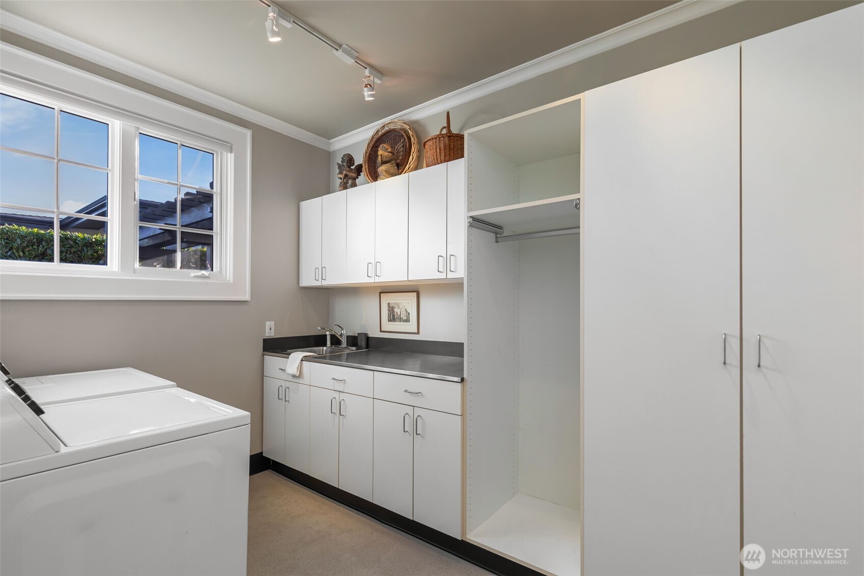 9400 Vineyard Crest , Bellevue, WA 98004