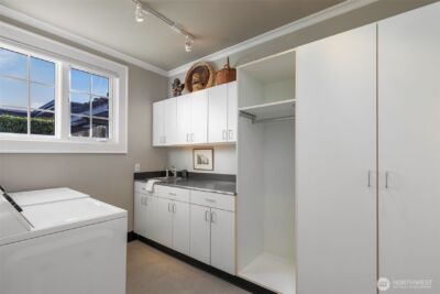 9400 Vineyard Crest , Bellevue, WA 98004 - Photo 27