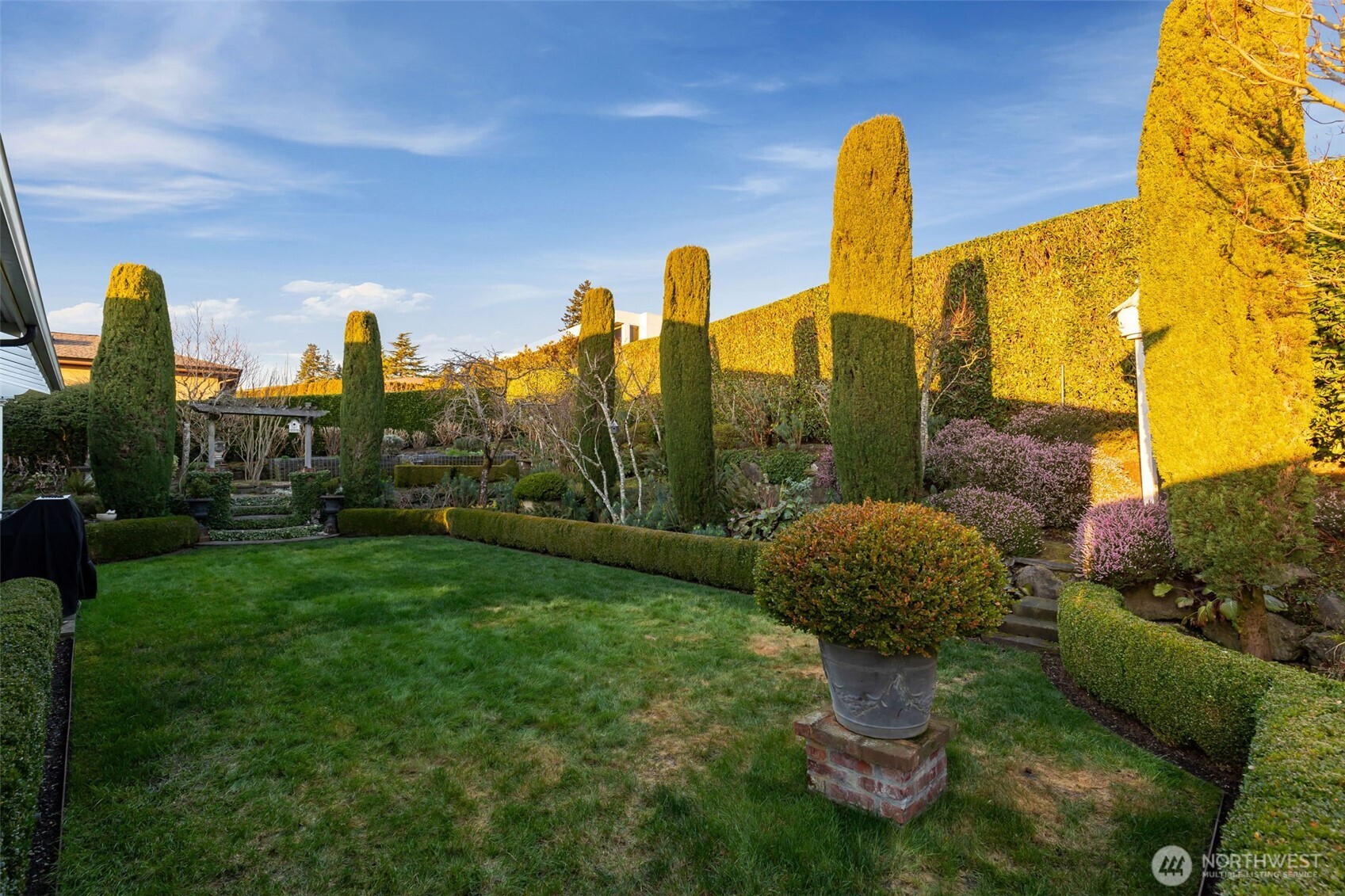 9400 Vineyard Crest , Bellevue, WA 98004