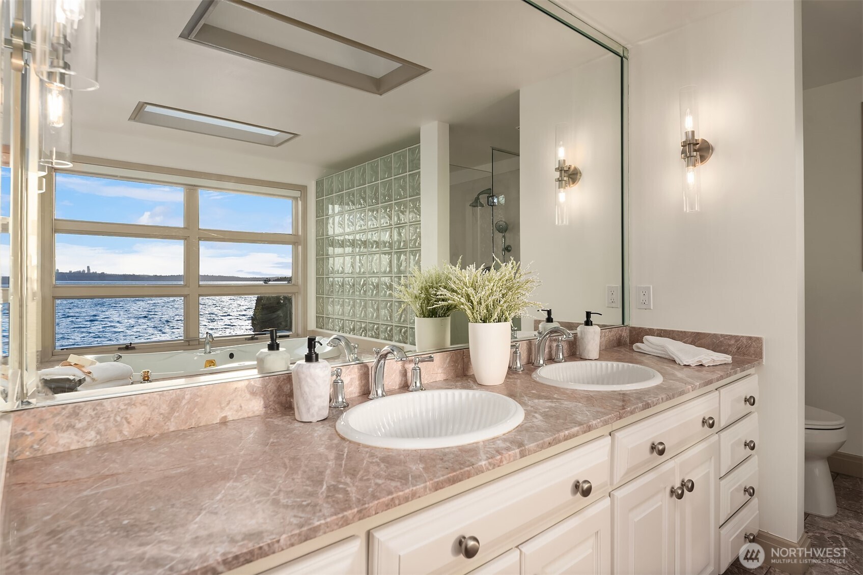 175 Lake Avenue W, Kirkland, WA 98033